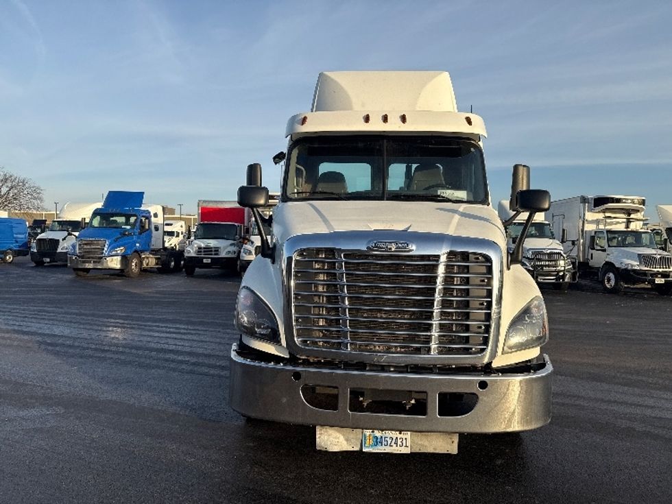 Day Cab Tractor-Heavy Duty Tractors-Freightliner-2019-Cascadia 12564ST-East Chicago-IN-457,331\n\t\tmiles-$ 36,250 - Image 2