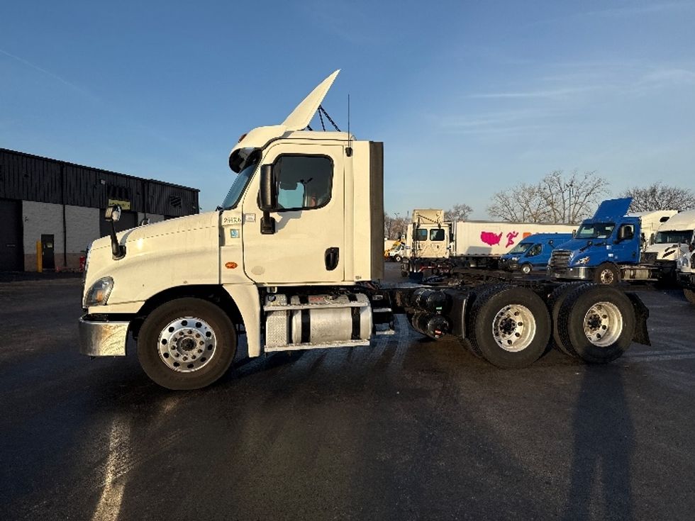 Day Cab Tractor-Heavy Duty Tractors-Freightliner-2019-Cascadia 12564ST-East Chicago-IN-457,331\n\t\tmiles-$ 36,250 - Image 4