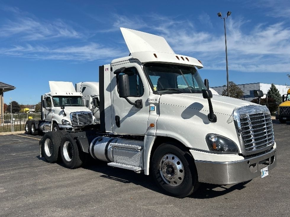 Day Cab Tractor-Heavy Duty Tractors-Freightliner-2019-Cascadia 12564ST-East Chicago-IN-461,345\n\t\tmiles-$ 36,000 - Image 1