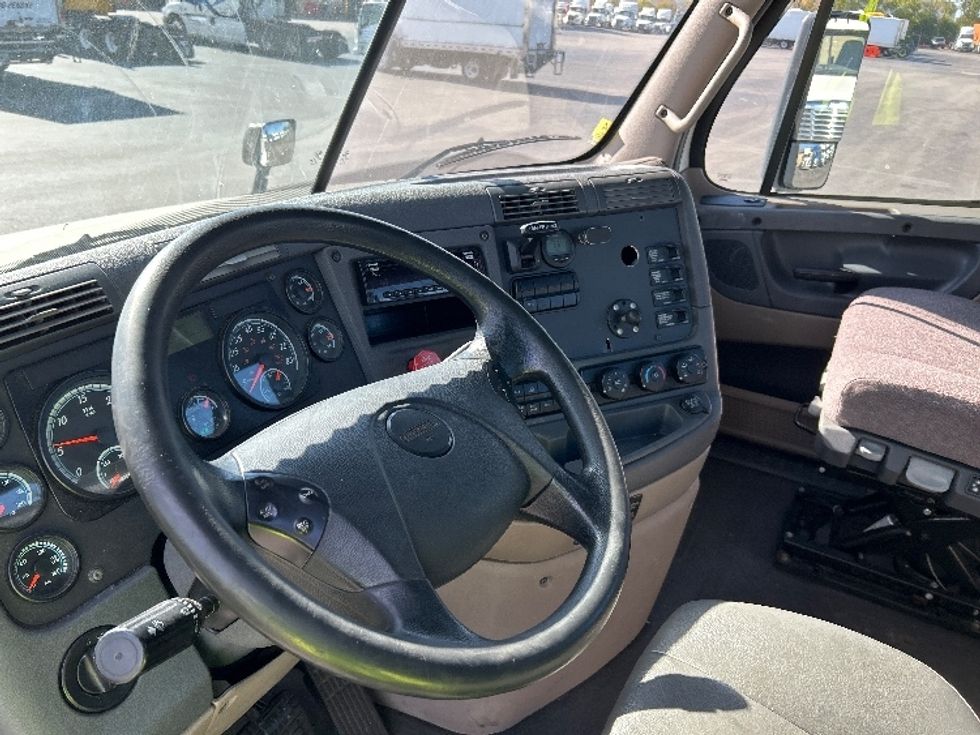 Day Cab Tractor-Heavy Duty Tractors-Freightliner-2019-Cascadia 12564ST-East Chicago-IN-461,345\n\t\tmiles-$ 36,000 - Image 10