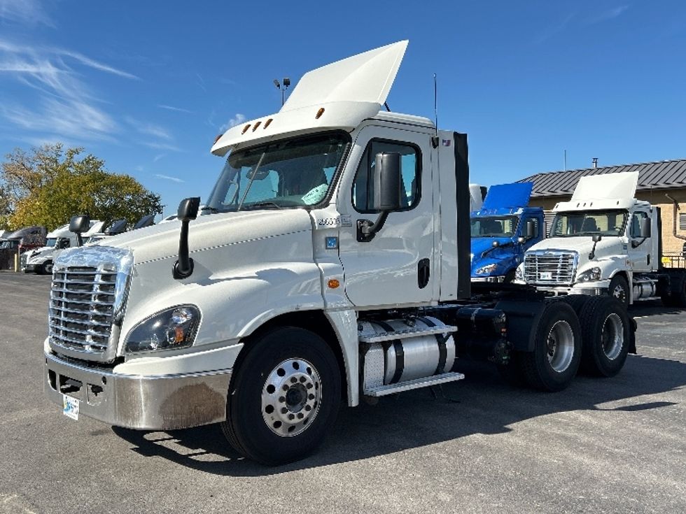 Day Cab Tractor-Heavy Duty Tractors-Freightliner-2019-Cascadia 12564ST-East Chicago-IN-461,345\n\t\tmiles-$ 36,000 - Image 3