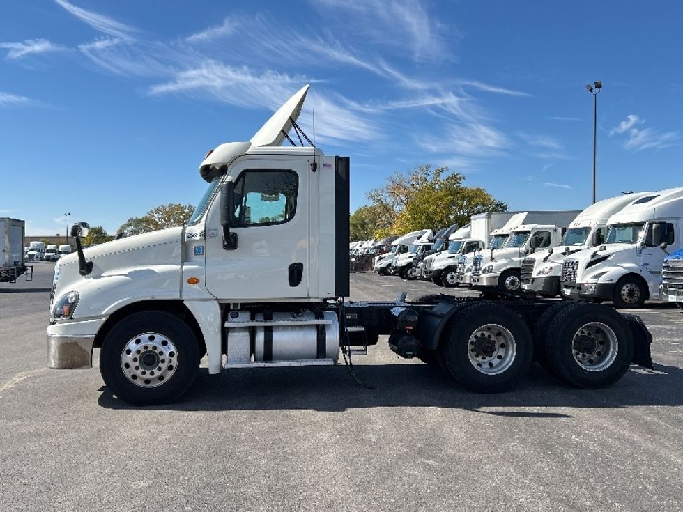 Day Cab Tractor-Heavy Duty Tractors-Freightliner-2019-Cascadia 12564ST-East Chicago-IN-461,345\n\t\tmiles-$ 36,000 - Image 4