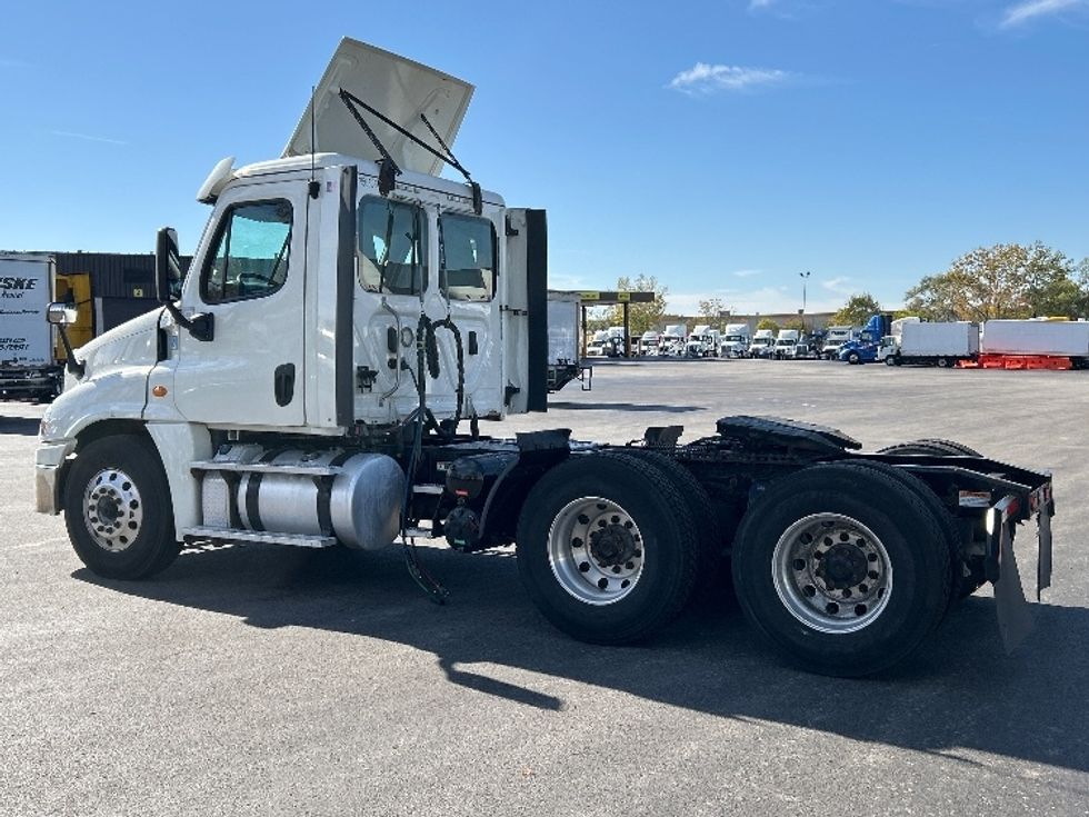 Day Cab Tractor-Heavy Duty Tractors-Freightliner-2019-Cascadia 12564ST-East Chicago-IN-461,345\n\t\tmiles-$ 36,000 - Image 5