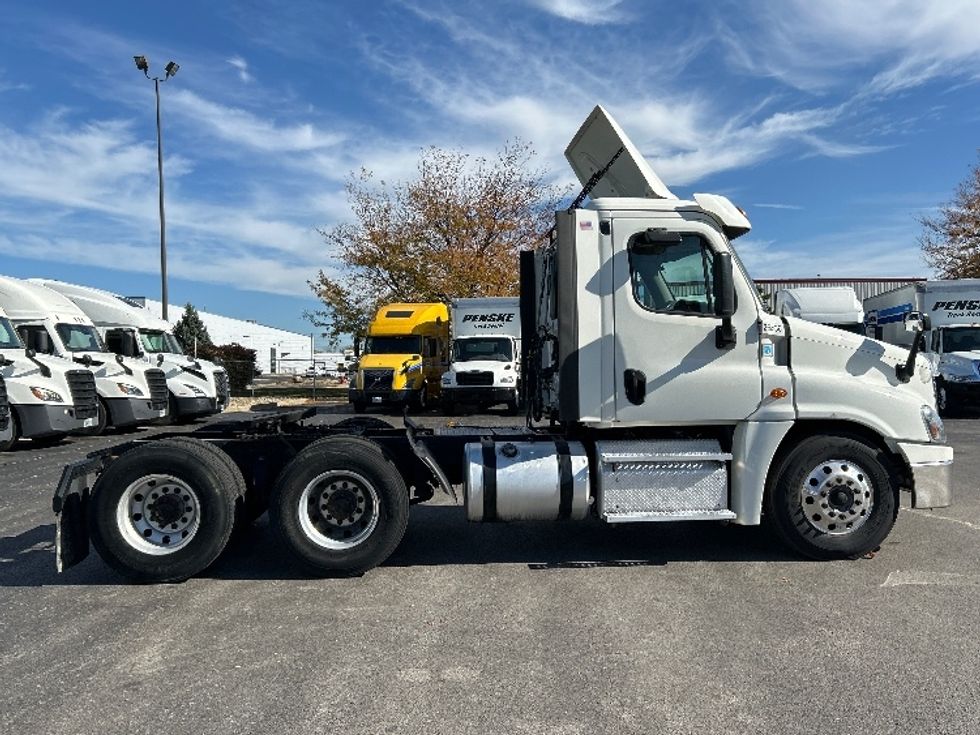 Day Cab Tractor-Heavy Duty Tractors-Freightliner-2019-Cascadia 12564ST-East Chicago-IN-461,345\n\t\tmiles-$ 36,000 - Image 8