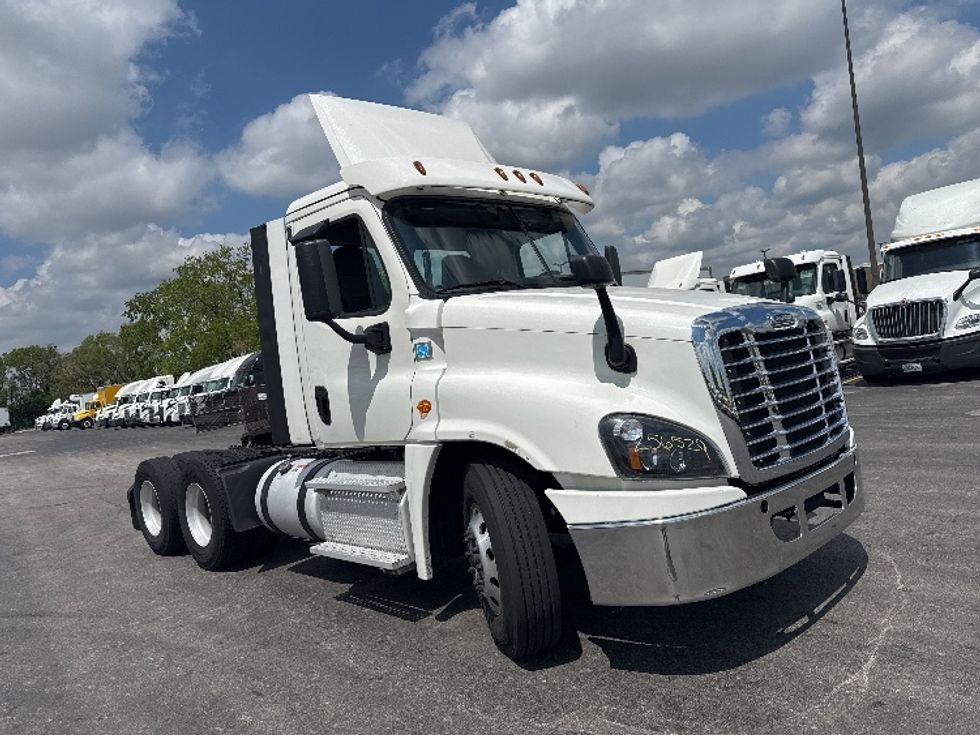 Day Cab Tractor-Heavy Duty Tractors-Freightliner-2019-Cascadia 12564ST-East Chicago-IN-474,702\n\t\tmiles-$ 38,250 - Image 1