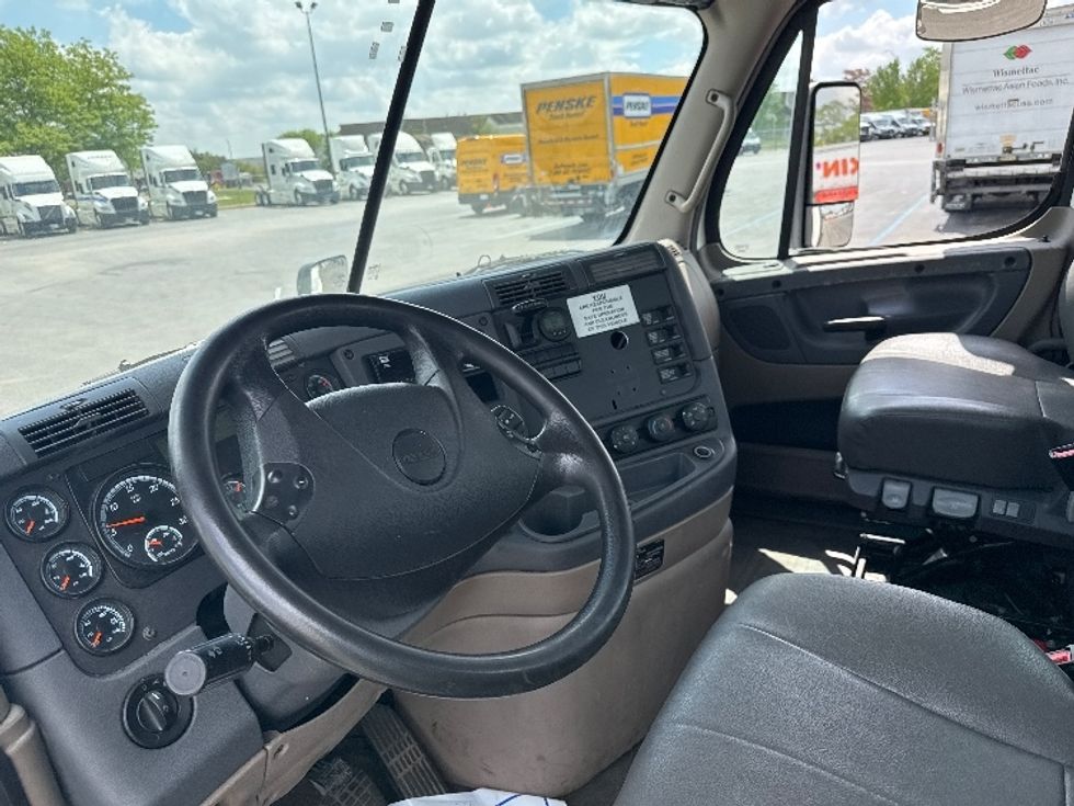 Day Cab Tractor-Heavy Duty Tractors-Freightliner-2019-Cascadia 12564ST-East Chicago-IN-474,702\n\t\tmiles-$ 38,250 - Image 10