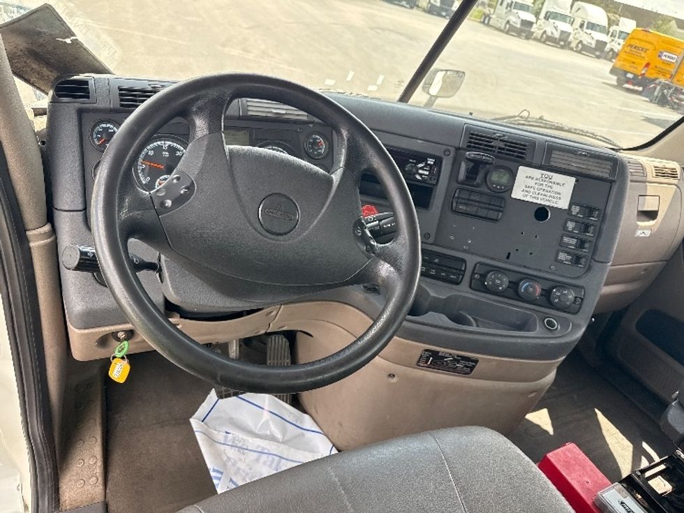 Day Cab Tractor-Heavy Duty Tractors-Freightliner-2019-Cascadia 12564ST-East Chicago-IN-474,702\n\t\tmiles-$ 38,250 - Image 11