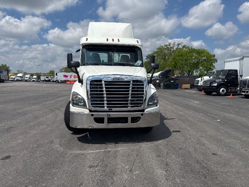 Day Cab Tractor-Heavy Duty Tractors-Freightliner-2019-Cascadia 12564ST-East Chicago-IN-474,702\n\t\tmiles-$ 38,250 - Image 2