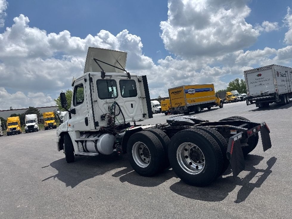Day Cab Tractor-Heavy Duty Tractors-Freightliner-2019-Cascadia 12564ST-East Chicago-IN-474,702\n\t\tmiles-$ 38,250 - Image 5