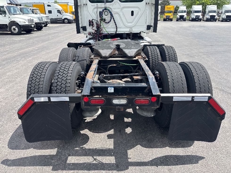 Day Cab Tractor-Heavy Duty Tractors-Freightliner-2019-Cascadia 12564ST-East Chicago-IN-474,702\n\t\tmiles-$ 38,250 - Image 6