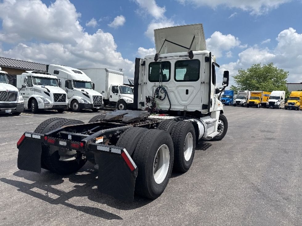 Day Cab Tractor-Heavy Duty Tractors-Freightliner-2019-Cascadia 12564ST-East Chicago-IN-474,702\n\t\tmiles-$ 38,250 - Image 7