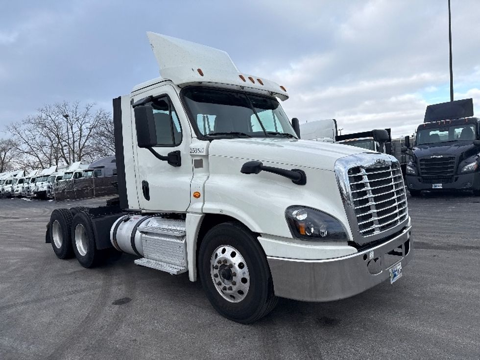 Day Cab Tractor-Heavy Duty Tractors-Freightliner-2019-Cascadia 12564ST-East Chicago-IN-483,809\n\t\tmiles-$ 35,000 - Image 1