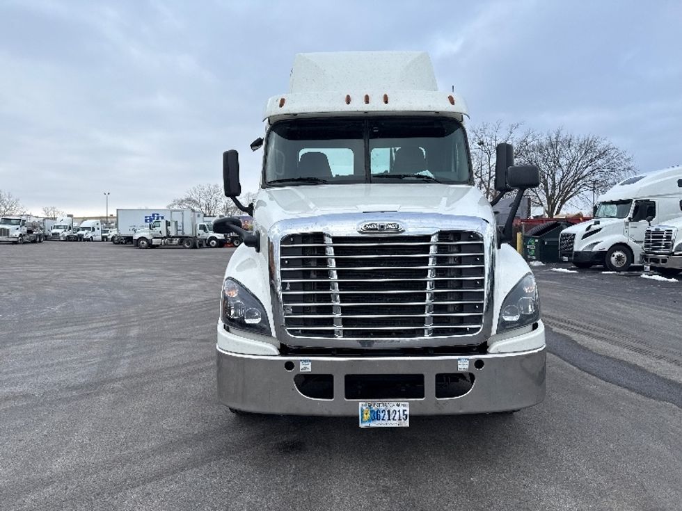 Day Cab Tractor-Heavy Duty Tractors-Freightliner-2019-Cascadia 12564ST-East Chicago-IN-483,809\n\t\tmiles-$ 35,000 - Image 2