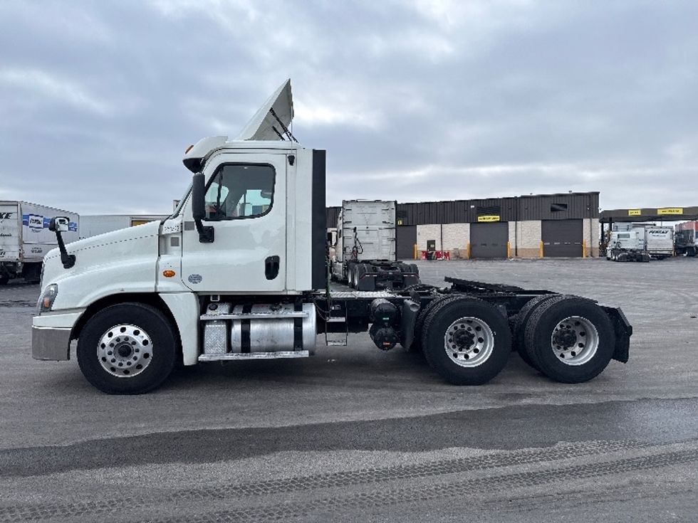 Day Cab Tractor-Heavy Duty Tractors-Freightliner-2019-Cascadia 12564ST-East Chicago-IN-483,809\n\t\tmiles-$ 35,000 - Image 4