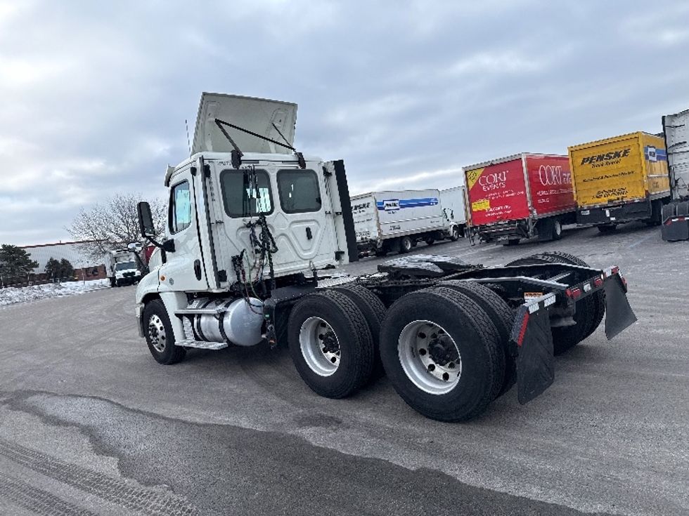 Day Cab Tractor-Heavy Duty Tractors-Freightliner-2019-Cascadia 12564ST-East Chicago-IN-483,809\n\t\tmiles-$ 35,000 - Image 5