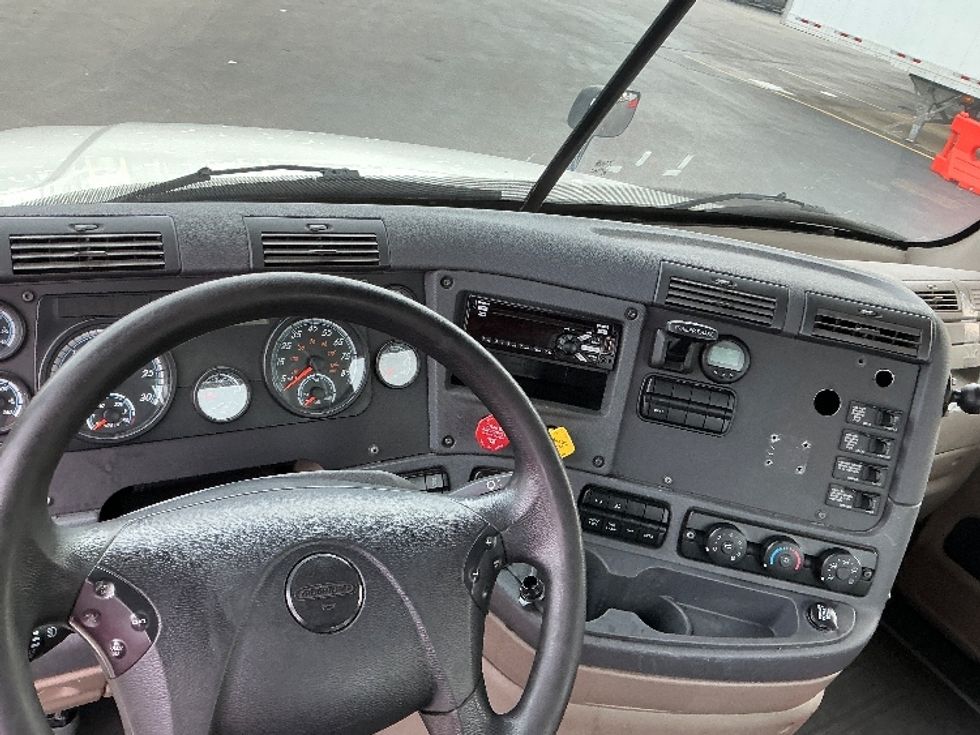Day Cab Tractor-Heavy Duty Tractors-Freightliner-2019-Cascadia 12564ST-East Chicago-IN-493,401\n\t\tmiles-$ 37,250 - Image 11