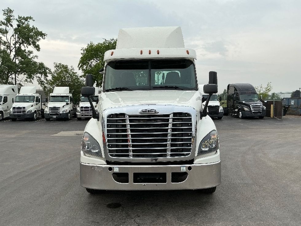 Day Cab Tractor-Heavy Duty Tractors-Freightliner-2019-Cascadia 12564ST-East Chicago-IN-493,401\n\t\tmiles-$ 37,250 - Image 2
