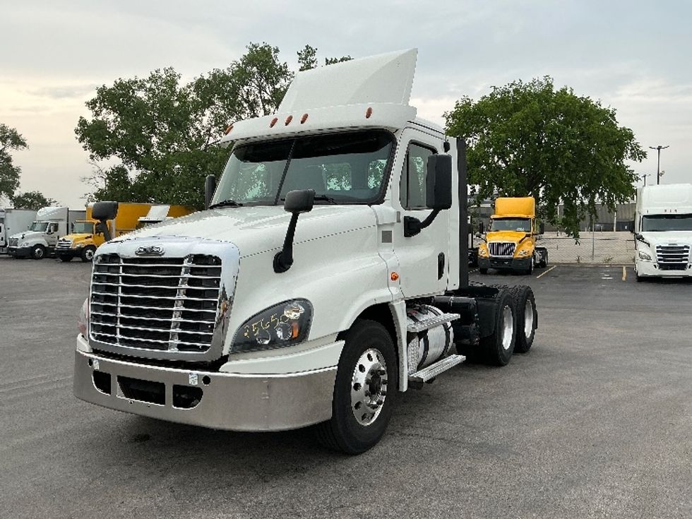 Day Cab Tractor-Heavy Duty Tractors-Freightliner-2019-Cascadia 12564ST-East Chicago-IN-493,401\n\t\tmiles-$ 37,250 - Image 3