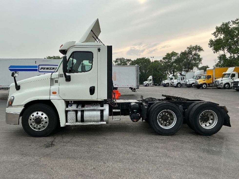 Day Cab Tractor-Heavy Duty Tractors-Freightliner-2019-Cascadia 12564ST-East Chicago-IN-493,401\n\t\tmiles-$ 37,250 - Image 4