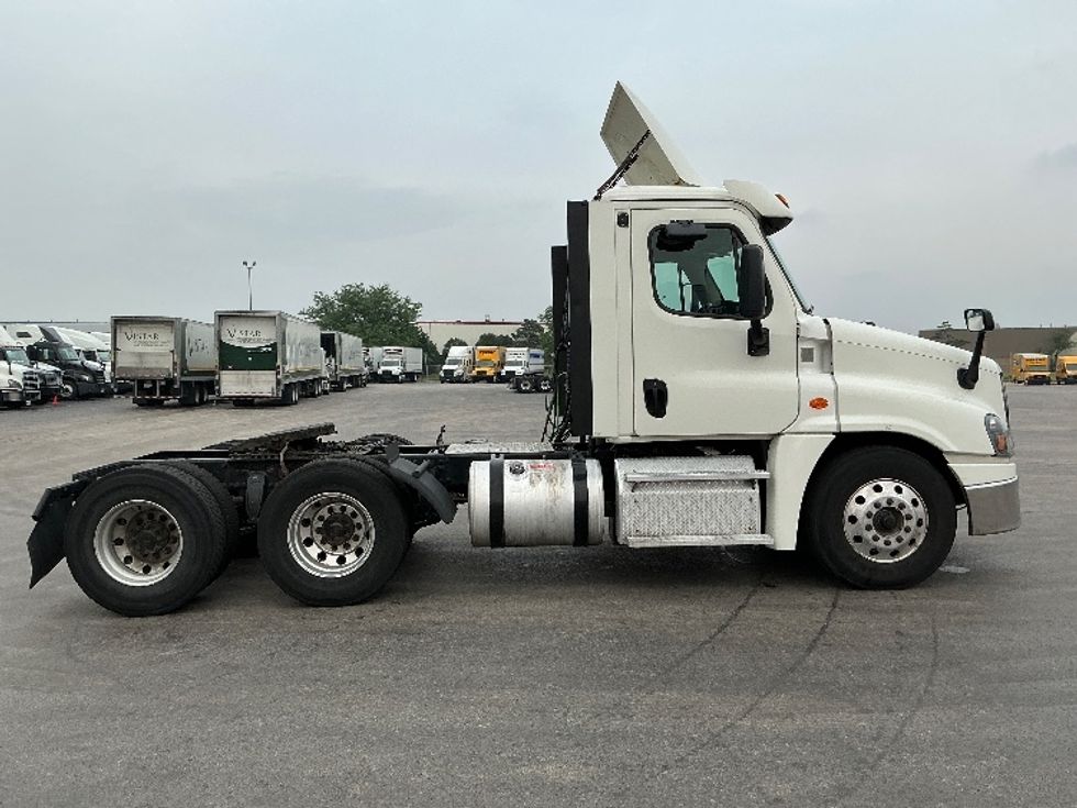 Day Cab Tractor-Heavy Duty Tractors-Freightliner-2019-Cascadia 12564ST-East Chicago-IN-493,401\n\t\tmiles-$ 37,250 - Image 8