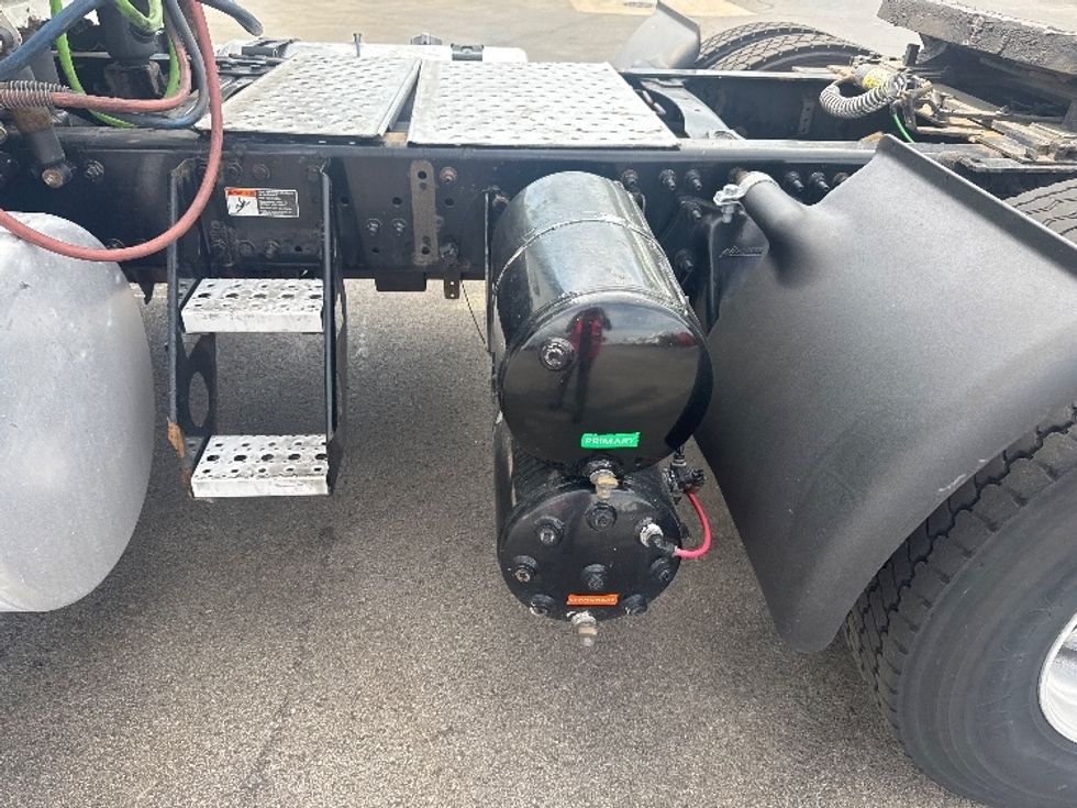 Day Cab Tractor-Heavy Duty Tractors-Freightliner-2019-Cascadia 12564ST-East Chicago-IN-496,952\n\t\tmiles-$ 37,000 - Image 17