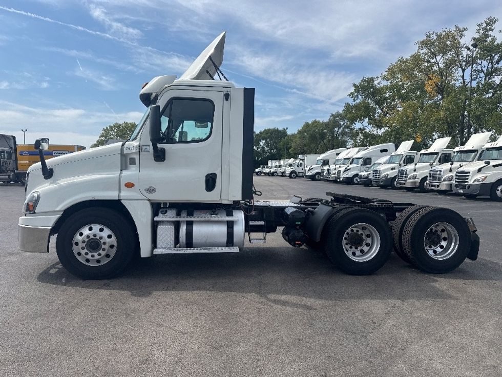 Day Cab Tractor-Heavy Duty Tractors-Freightliner-2019-Cascadia 12564ST-East Chicago-IN-496,952\n\t\tmiles-$ 37,000 - Image 4