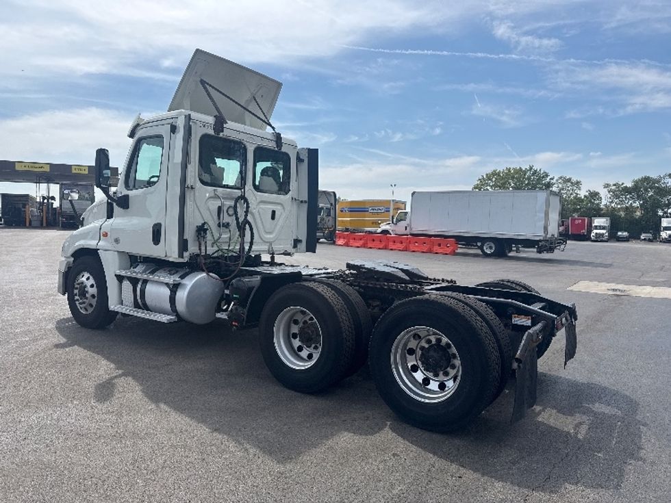 Day Cab Tractor-Heavy Duty Tractors-Freightliner-2019-Cascadia 12564ST-East Chicago-IN-496,952\n\t\tmiles-$ 37,000 - Image 5
