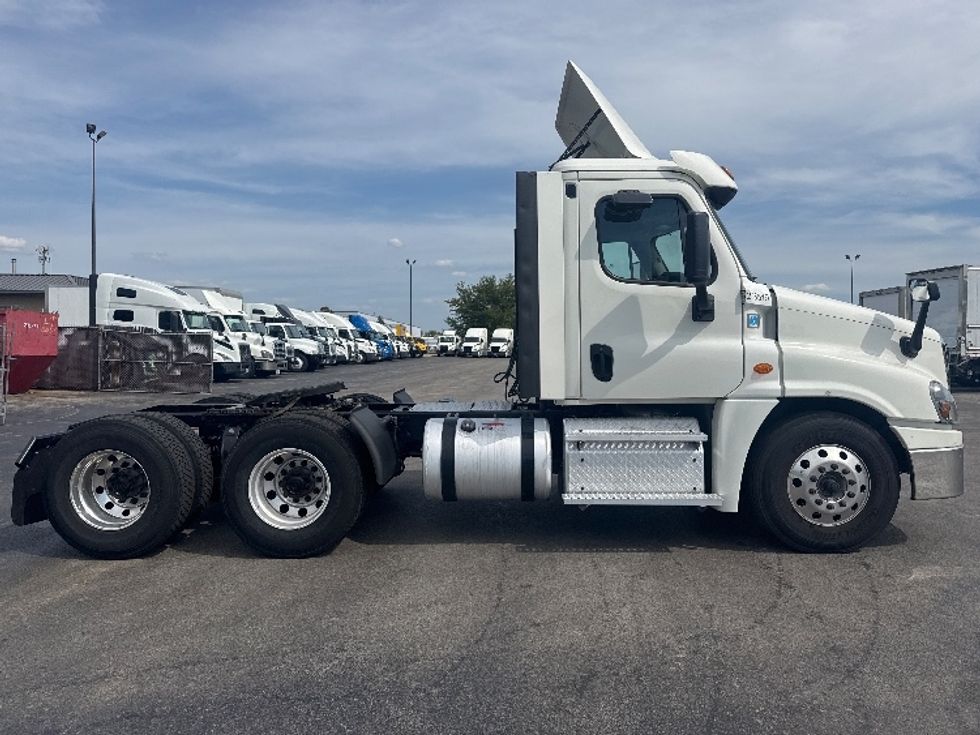 Day Cab Tractor-Heavy Duty Tractors-Freightliner-2019-Cascadia 12564ST-East Chicago-IN-496,952\n\t\tmiles-$ 37,000 - Image 8