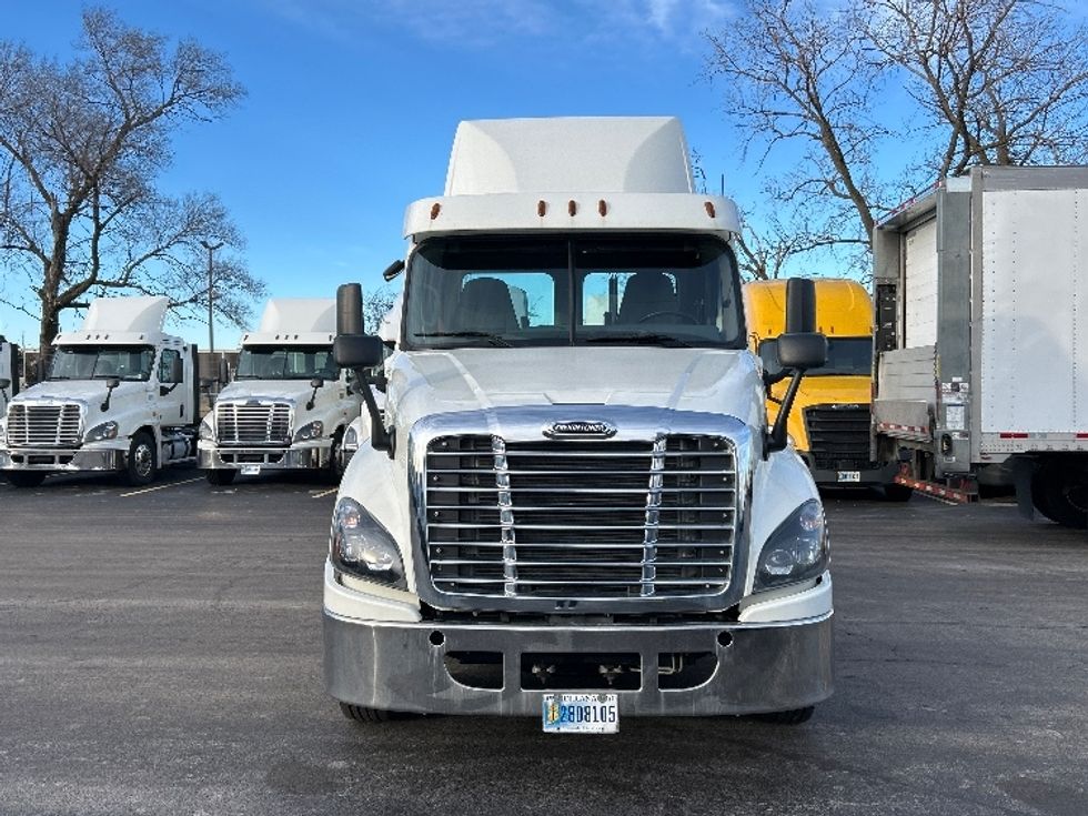 Day Cab Tractor-Heavy Duty Tractors-Freightliner-2019-Cascadia 12564ST-East Chicago-IN-499,478\n\t\tmiles-$ 34,000 - Image 2