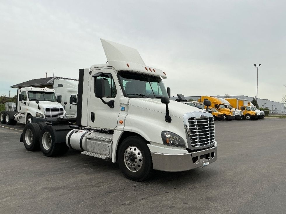 Day Cab Tractor-Heavy Duty Tractors-Freightliner-2019-Cascadia 12564ST-East Chicago-IN-500,476\n\t\tmiles-$ 36,500 - Image 1