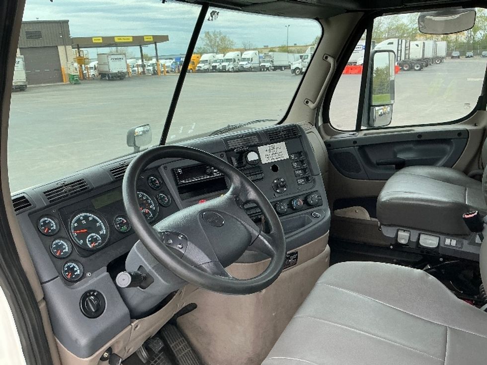 Day Cab Tractor-Heavy Duty Tractors-Freightliner-2019-Cascadia 12564ST-East Chicago-IN-500,476\n\t\tmiles-$ 36,500 - Image 10