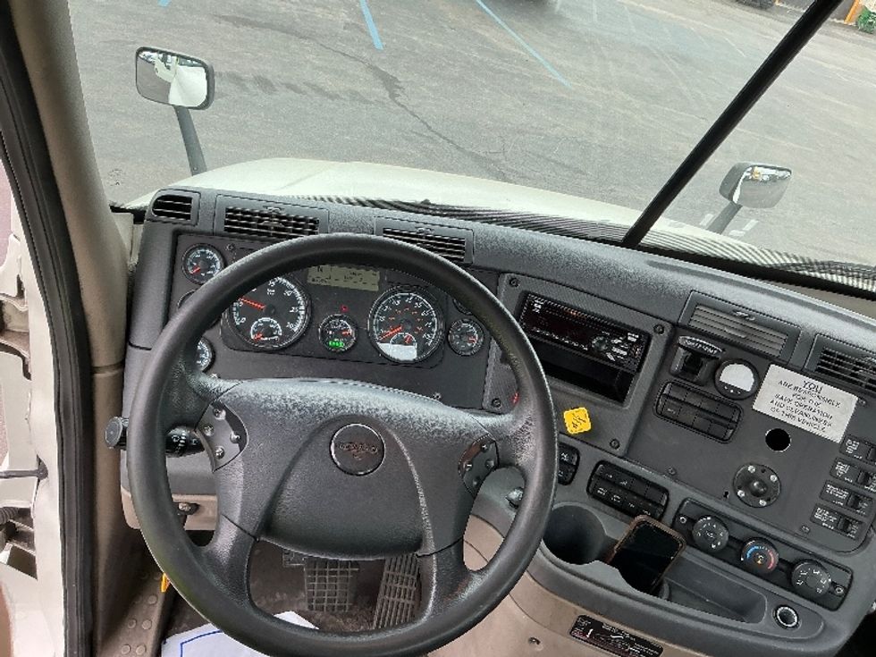 Day Cab Tractor-Heavy Duty Tractors-Freightliner-2019-Cascadia 12564ST-East Chicago-IN-500,476\n\t\tmiles-$ 36,500 - Image 11