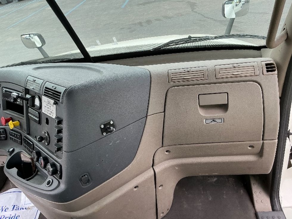 Day Cab Tractor-Heavy Duty Tractors-Freightliner-2019-Cascadia 12564ST-East Chicago-IN-500,476\n\t\tmiles-$ 36,500 - Image 13