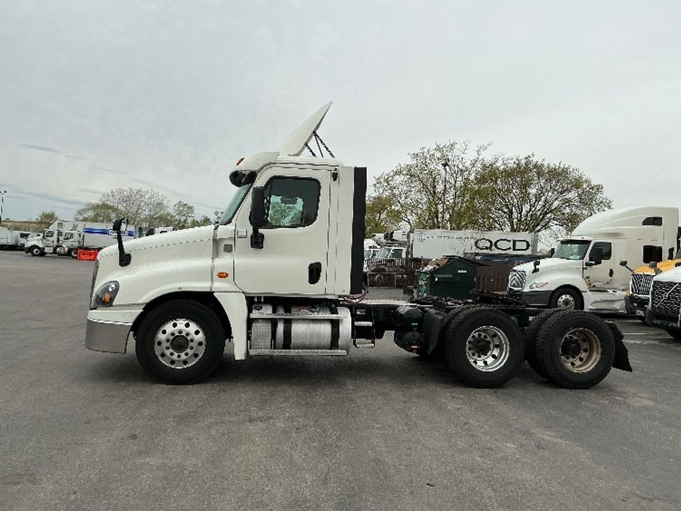 Day Cab Tractor-Heavy Duty Tractors-Freightliner-2019-Cascadia 12564ST-East Chicago-IN-500,476\n\t\tmiles-$ 36,500 - Image 4