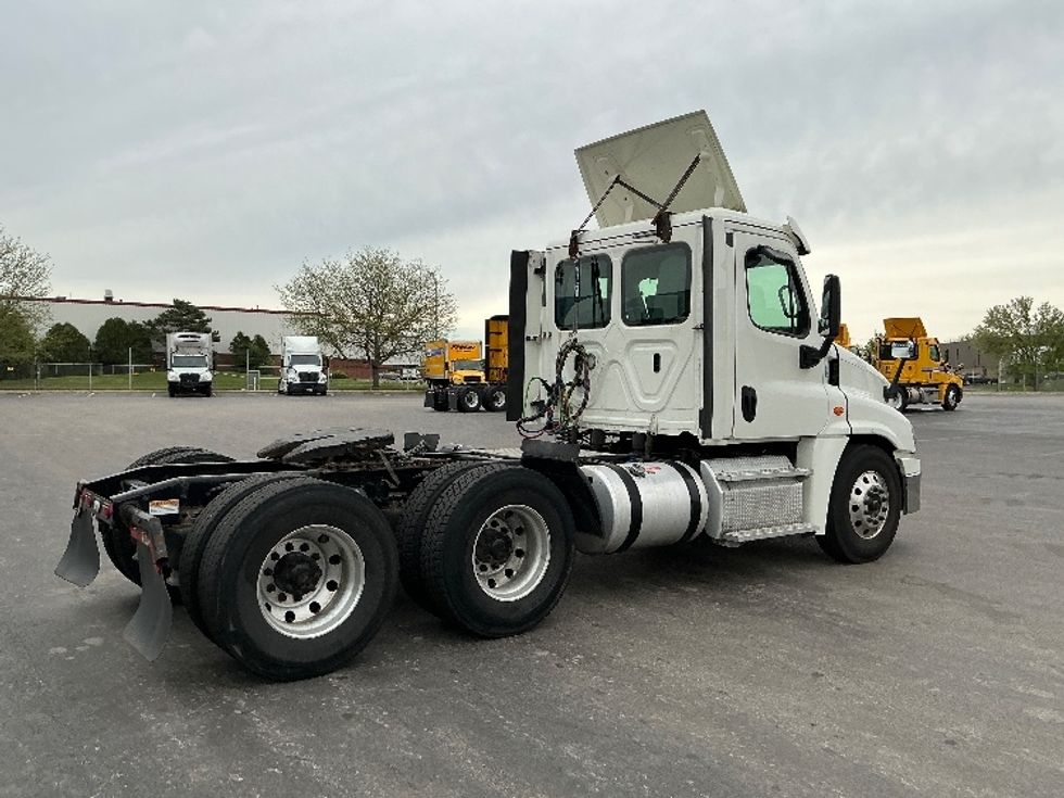 Day Cab Tractor-Heavy Duty Tractors-Freightliner-2019-Cascadia 12564ST-East Chicago-IN-500,476\n\t\tmiles-$ 36,500 - Image 7