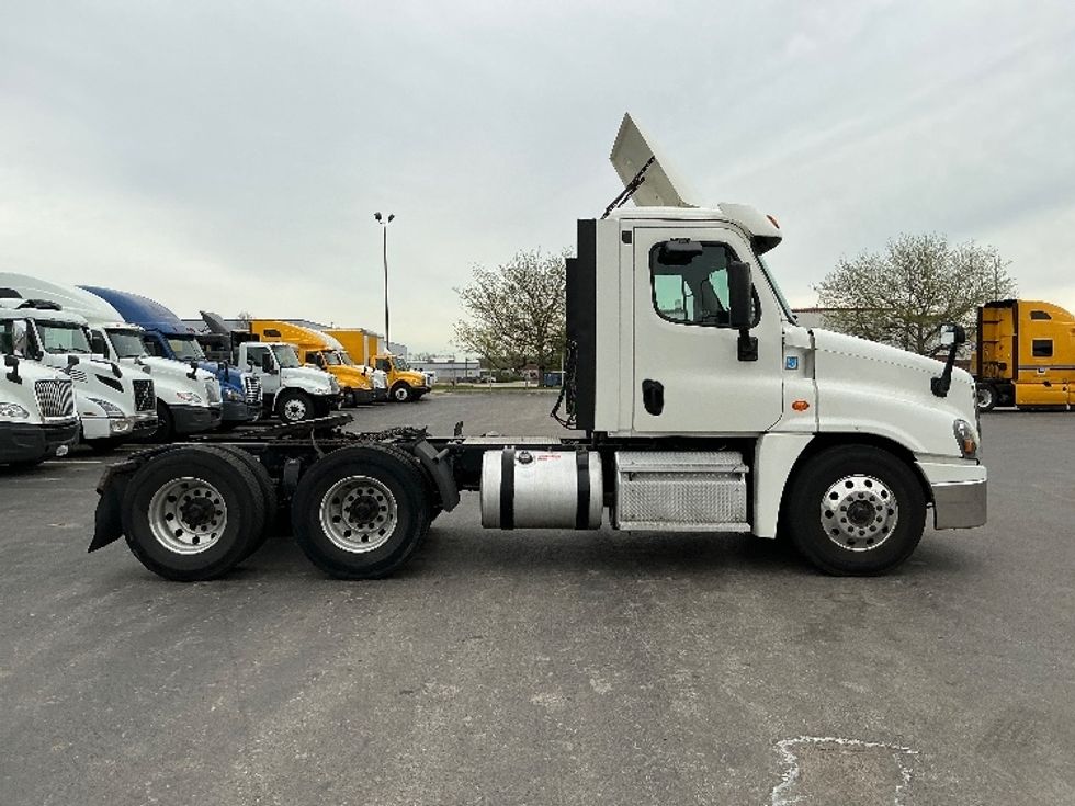 Day Cab Tractor-Heavy Duty Tractors-Freightliner-2019-Cascadia 12564ST-East Chicago-IN-500,476\n\t\tmiles-$ 36,500 - Image 8