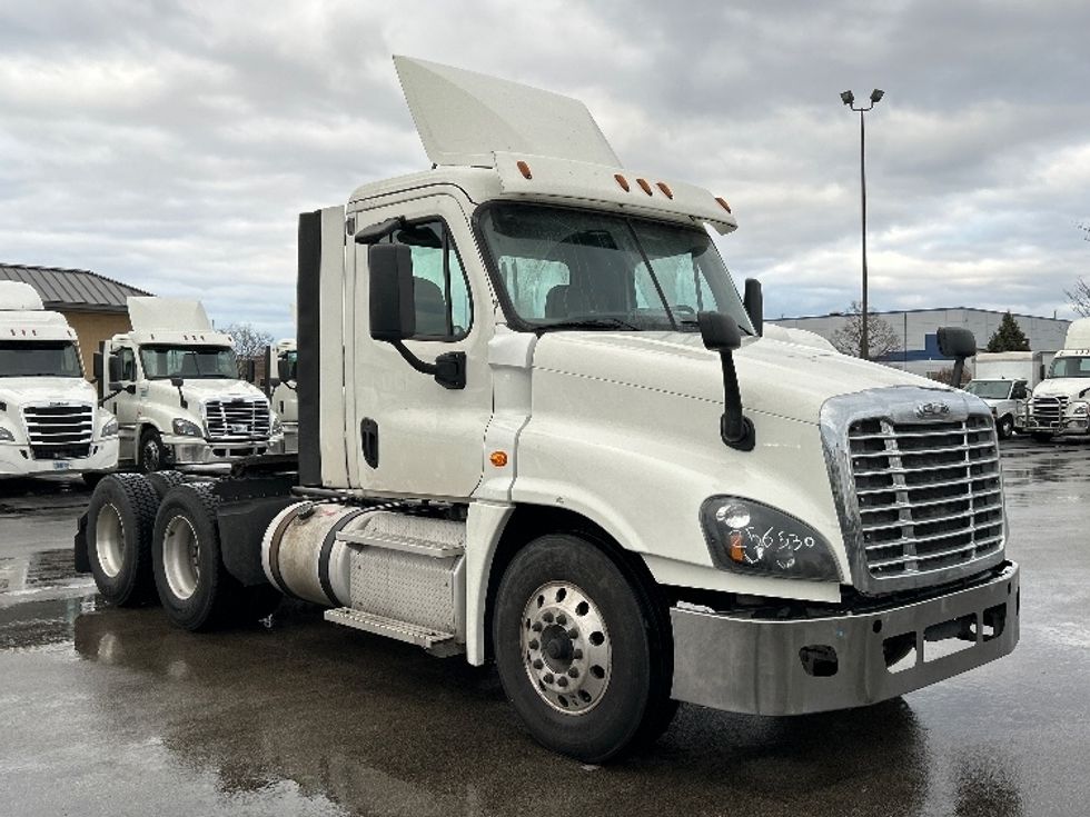 Day Cab Tractor-Heavy Duty Tractors-Freightliner-2019-Cascadia 12564ST-East Chicago-IN-509,158\n\t\tmiles-$ 32,500 - Image 1