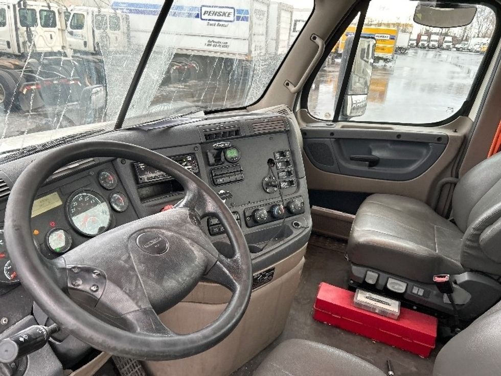 Day Cab Tractor-Heavy Duty Tractors-Freightliner-2019-Cascadia 12564ST-East Chicago-IN-509,158\n\t\tmiles-$ 32,500 - Image 10