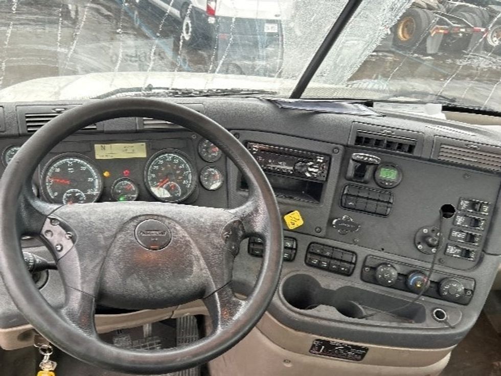 Day Cab Tractor-Heavy Duty Tractors-Freightliner-2019-Cascadia 12564ST-East Chicago-IN-509,158\n\t\tmiles-$ 32,500 - Image 11