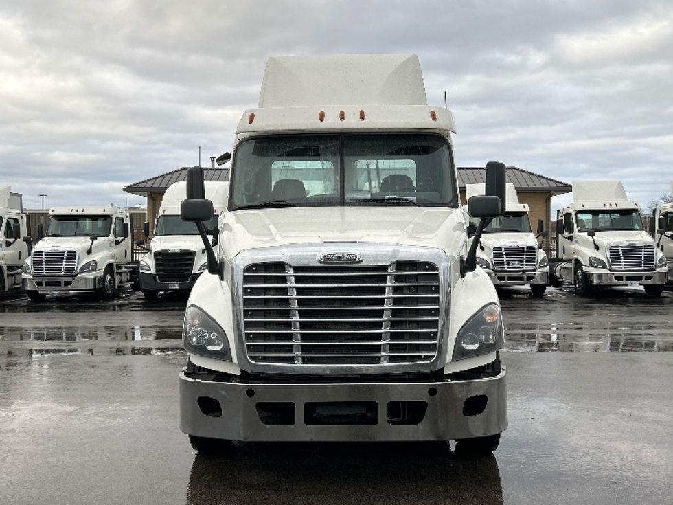 Day Cab Tractor-Heavy Duty Tractors-Freightliner-2019-Cascadia 12564ST-East Chicago-IN-509,158\n\t\tmiles-$ 32,500 - Image 2