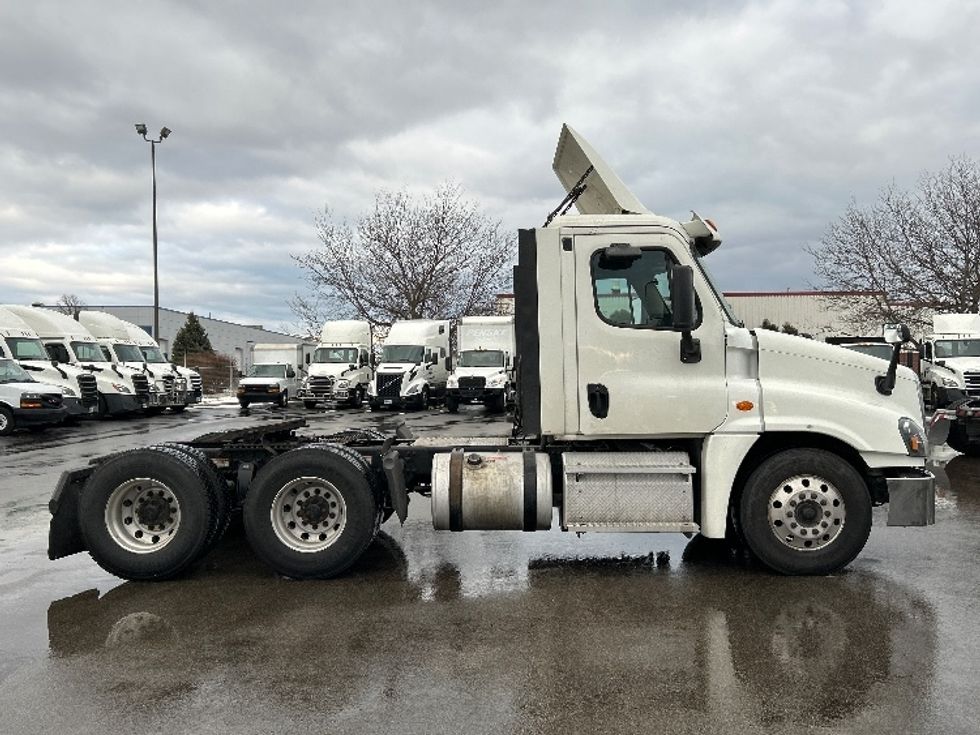 Day Cab Tractor-Heavy Duty Tractors-Freightliner-2019-Cascadia 12564ST-East Chicago-IN-509,158\n\t\tmiles-$ 32,500 - Image 8