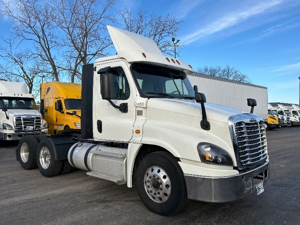 Day Cab Tractor-Heavy Duty Tractors-Freightliner-2019-Cascadia 12564ST-East Chicago-IN-515,699\n\t\tmiles-$ 32,250 - Image 1