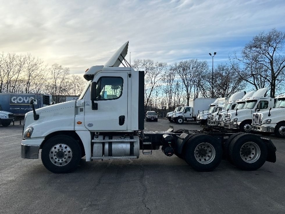 Day Cab Tractor-Heavy Duty Tractors-Freightliner-2019-Cascadia 12564ST-East Chicago-IN-515,699\n\t\tmiles-$ 32,250 - Image 4