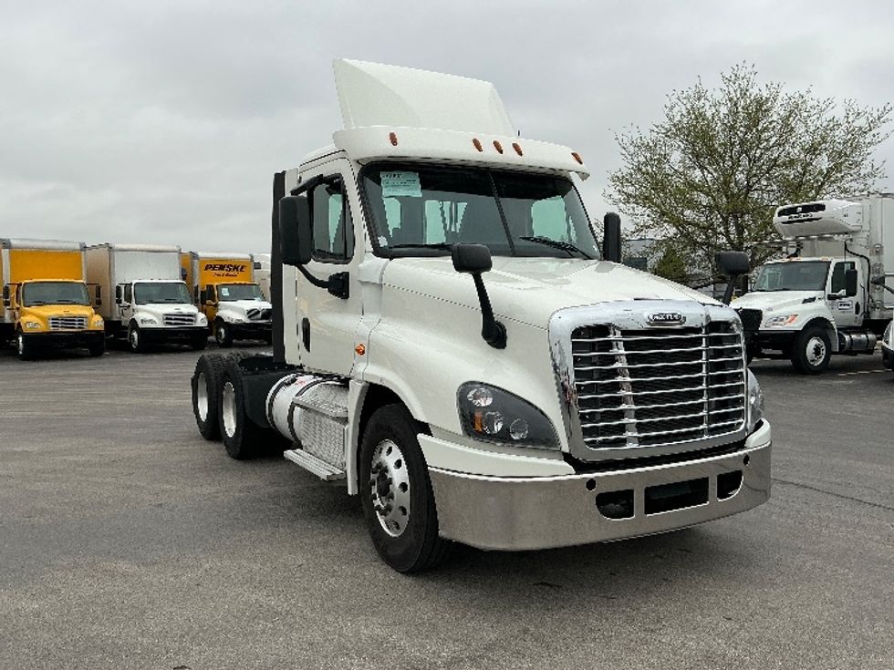 Day Cab Tractor-Heavy Duty Tractors-Freightliner-2019-Cascadia 12564ST-East Chicago-IN-544,032\n\t\tmiles-$ 32,750 - Image 1