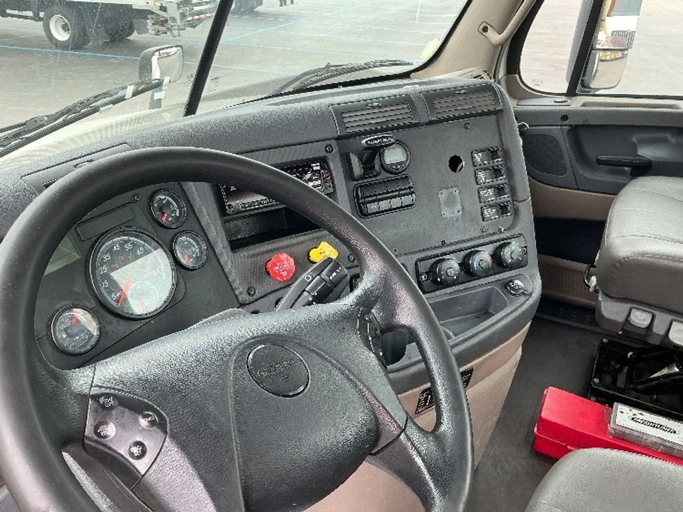 Day Cab Tractor-Heavy Duty Tractors-Freightliner-2019-Cascadia 12564ST-East Chicago-IN-544,032\n\t\tmiles-$ 32,750 - Image 10