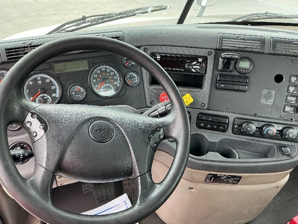 Day Cab Tractor-Heavy Duty Tractors-Freightliner-2019-Cascadia 12564ST-East Chicago-IN-544,032\n\t\tmiles-$ 32,750 - Image 11