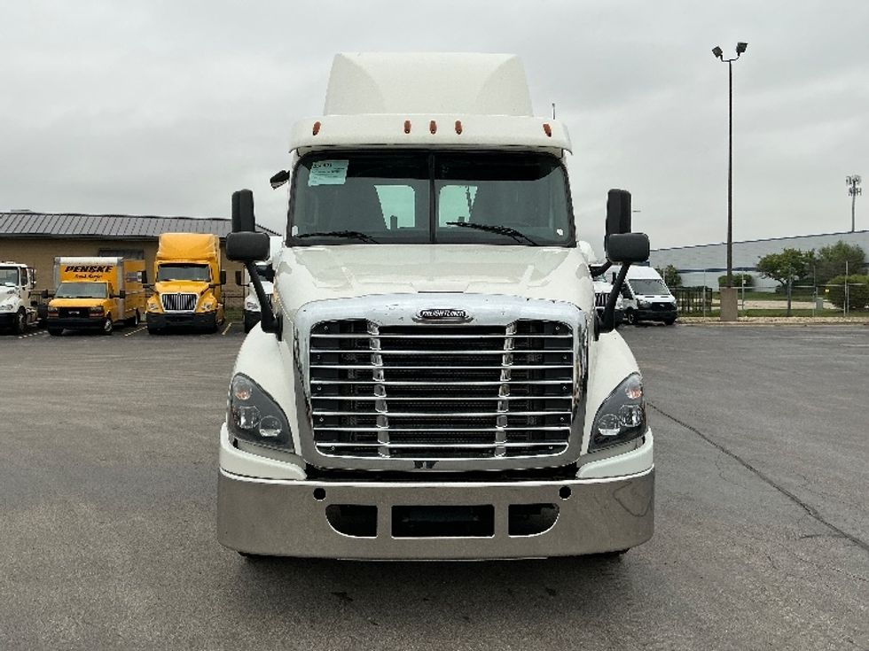 Day Cab Tractor-Heavy Duty Tractors-Freightliner-2019-Cascadia 12564ST-East Chicago-IN-544,032\n\t\tmiles-$ 32,750 - Image 2