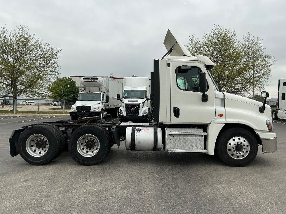 Day Cab Tractor-Heavy Duty Tractors-Freightliner-2019-Cascadia 12564ST-East Chicago-IN-544,032\n\t\tmiles-$ 32,750 - Image 8