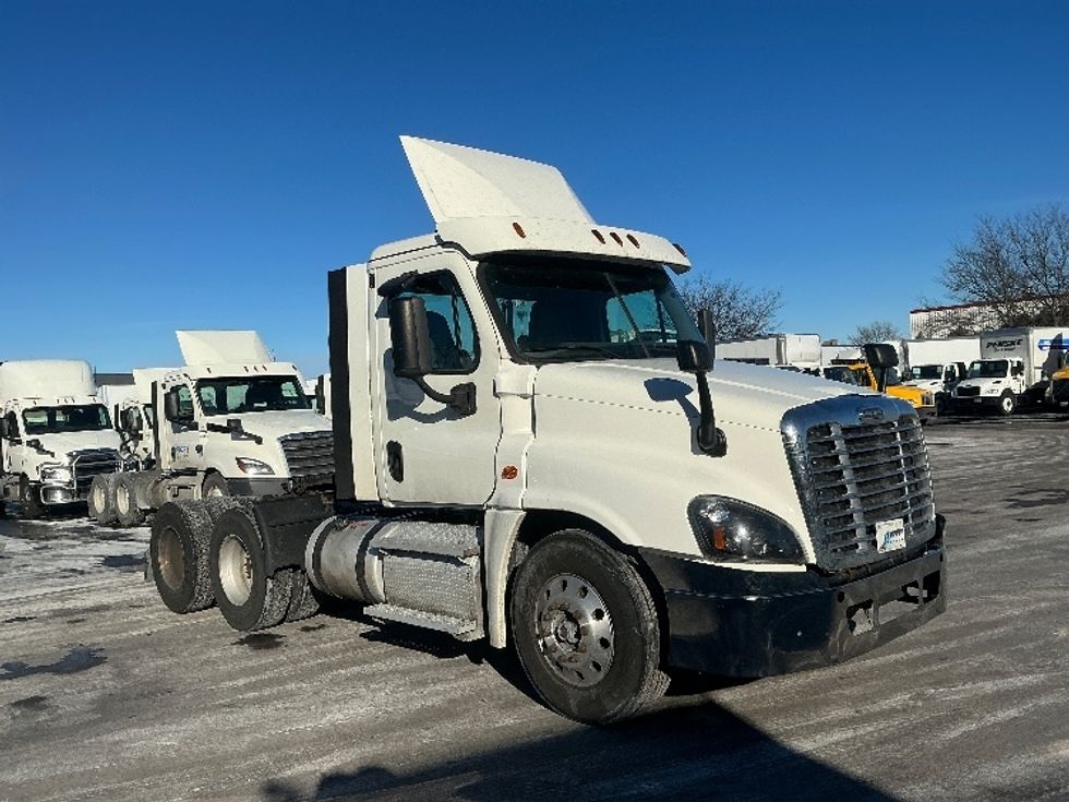 Day Cab Tractor-Heavy Duty Tractors-Freightliner-2019-Cascadia 12564ST-East Chicago-IN-547,354\n\t\tmiles-$ 30,750 - Image 1