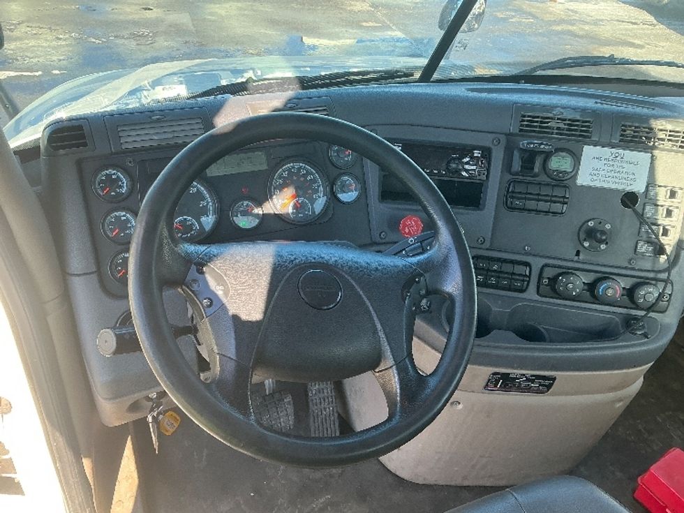 Day Cab Tractor-Heavy Duty Tractors-Freightliner-2019-Cascadia 12564ST-East Chicago-IN-547,354\n\t\tmiles-$ 30,750 - Image 11